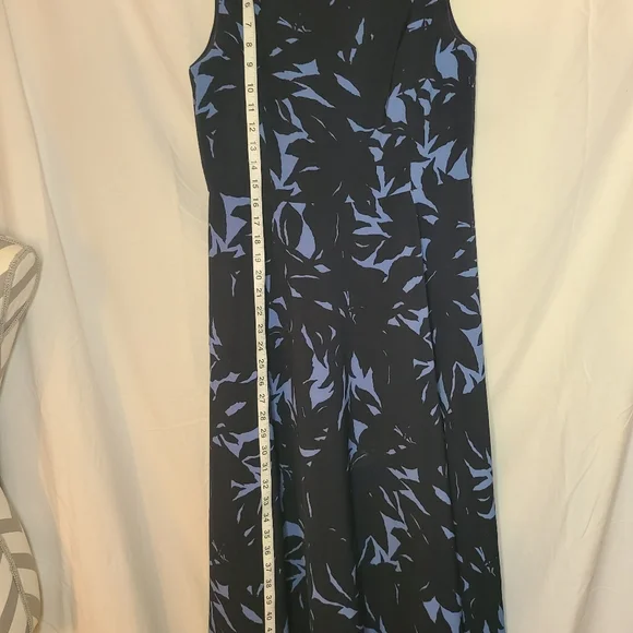 Ann Taylor navy blue & blue floral print woven fit and flare midi dress Size 6 - Picture 8 of 10
